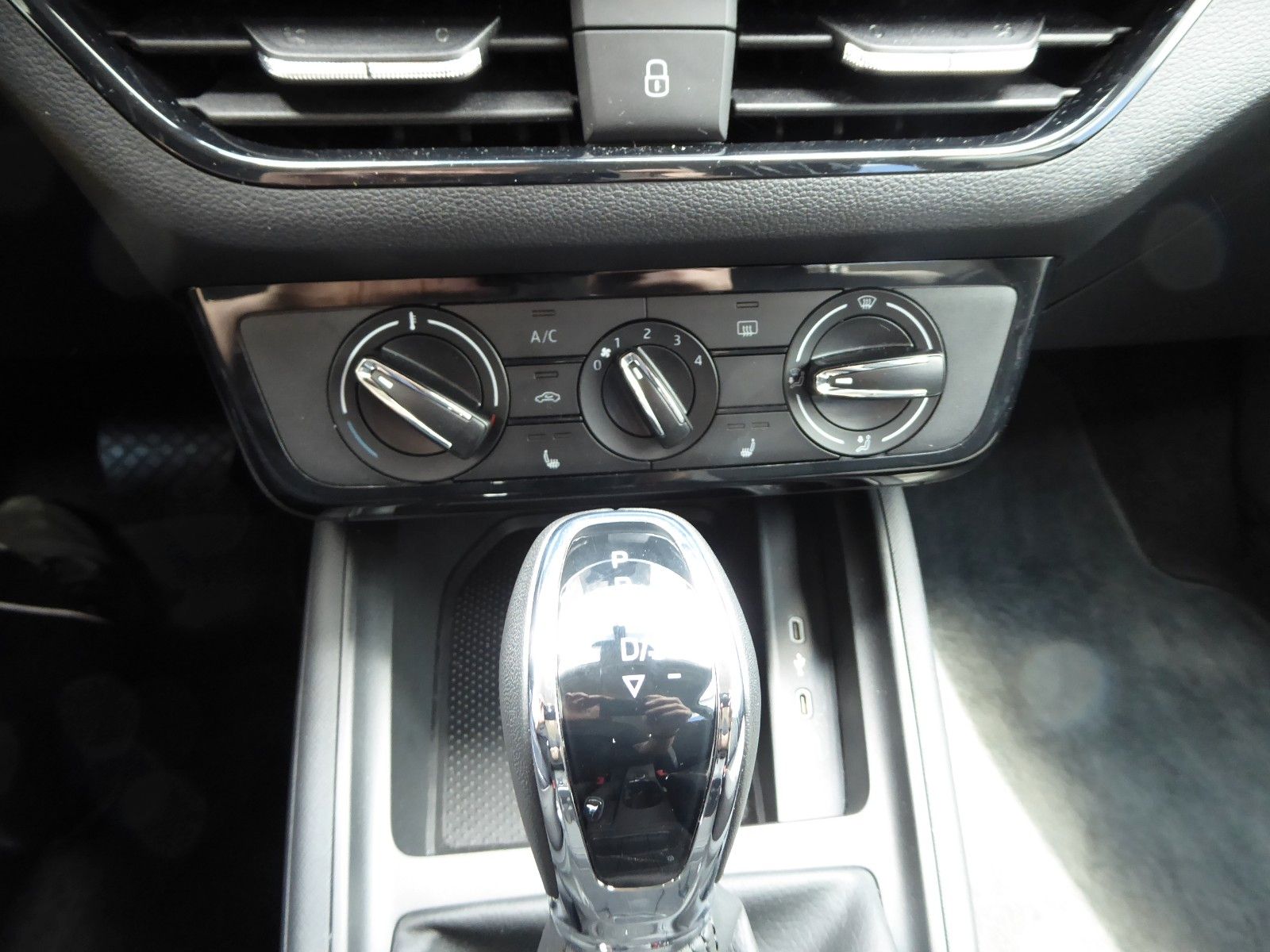 Kamiq Essence / AHK /Rear View/LED/