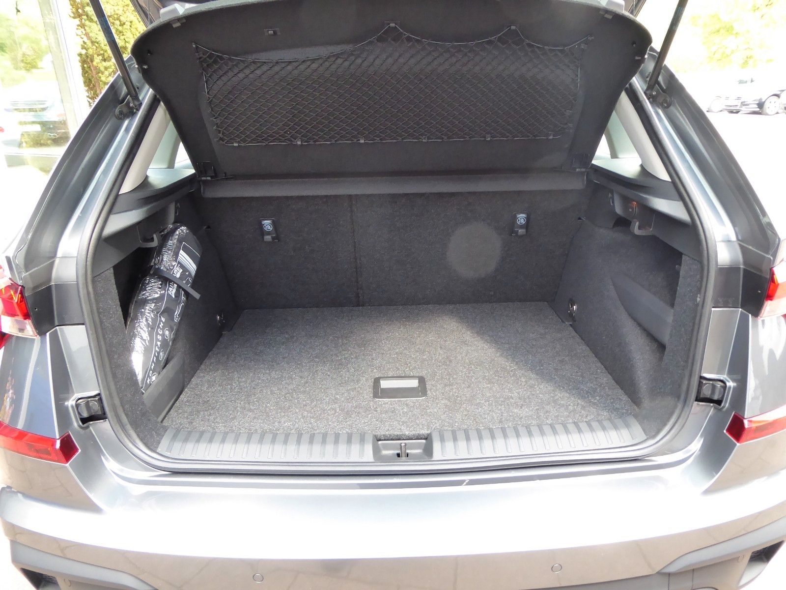 Kamiq Essence / AHK /Rear View/LED/