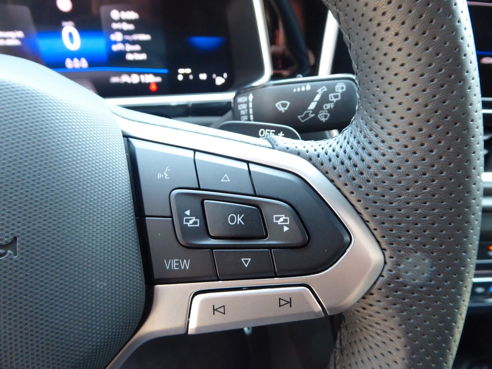 T-Roc R Line/ AHK/LED/NAVI